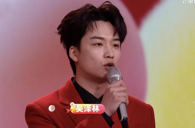 ：何炅撑门面刘烨咖位飞升杨迪被重用瓦力娱乐棋牌元宵晚会折射主持新格局(图3)