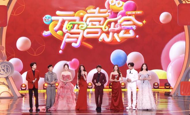 ：何炅撑门面刘烨咖位飞升杨迪被重用瓦力娱乐棋牌元宵晚会折射主持新格局(图6)